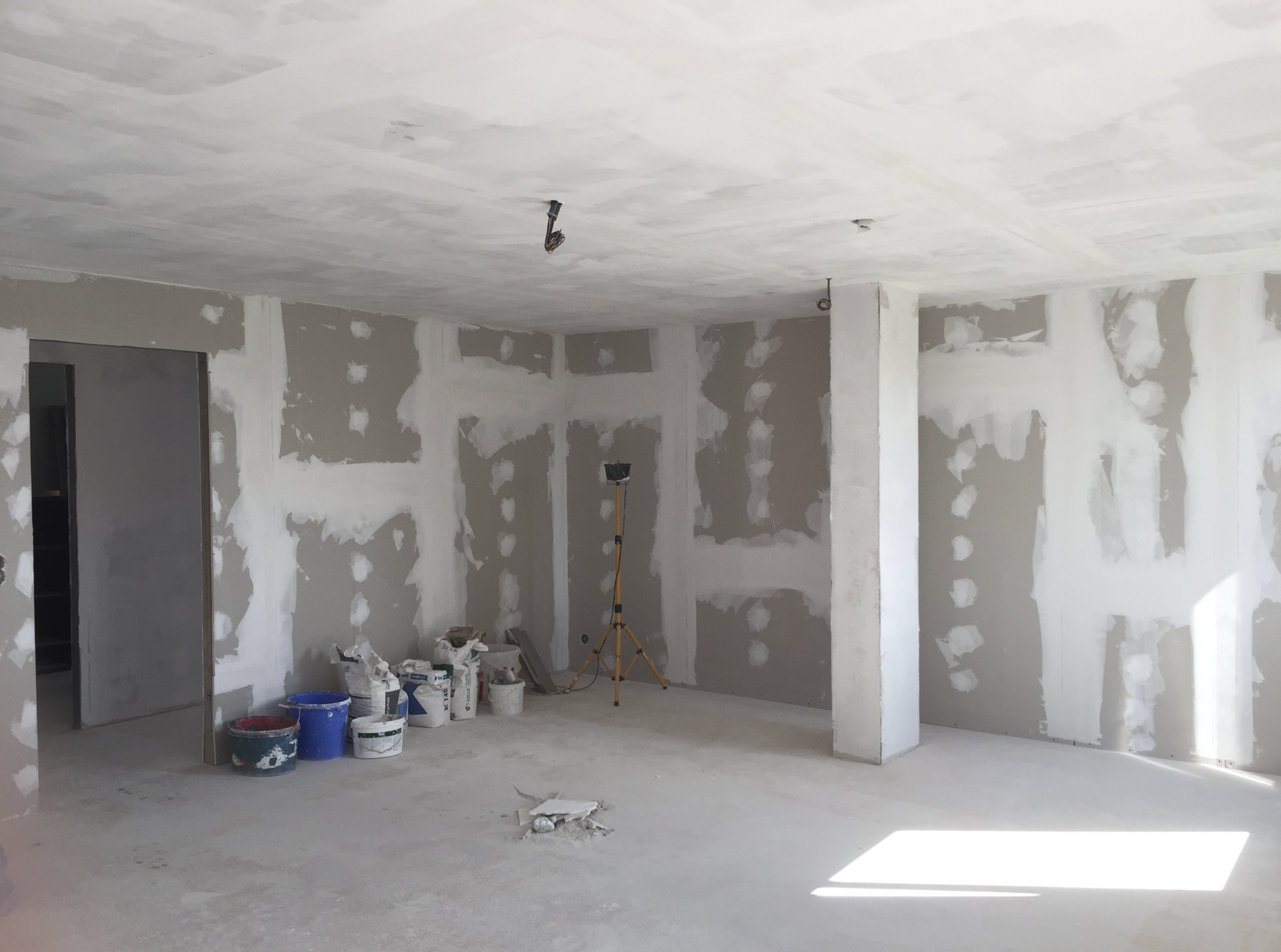 Murs intérieurs avant rénovation et peinture
